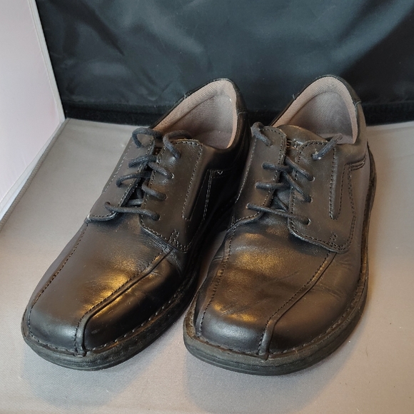 Elegant Black Leather Oxfords for Men - Picture 1 of 3